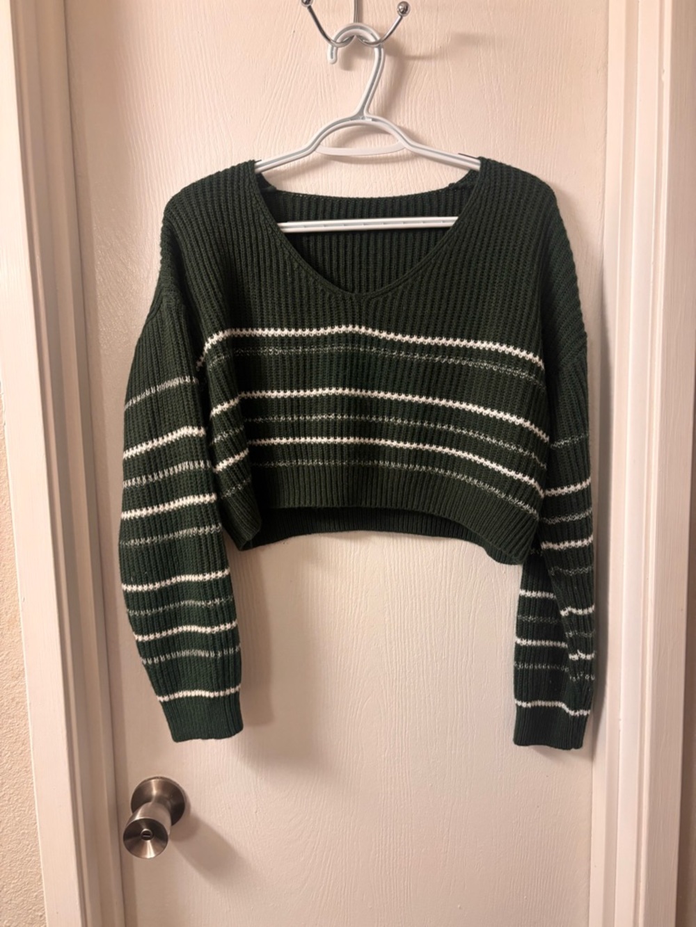 Cropped V-Neck Striped Sweater - Dark Green